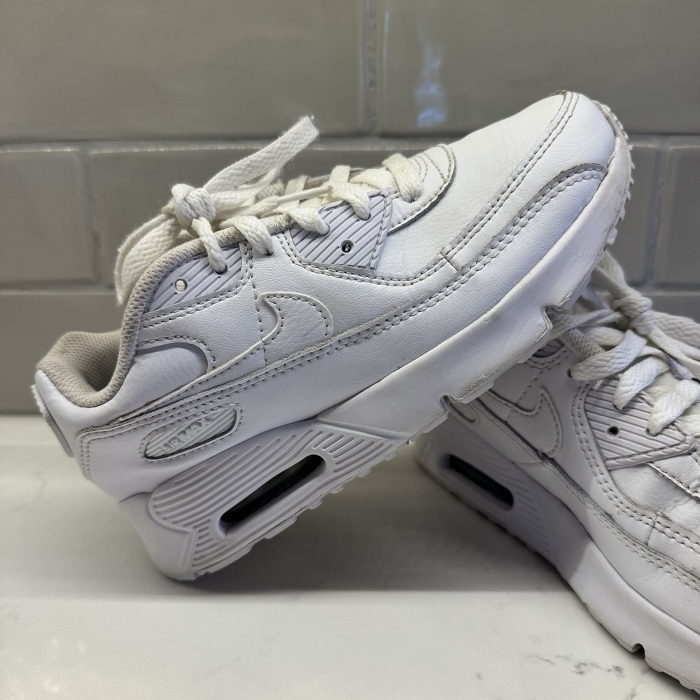 Nike Air Max 90 Kids Sneakers 3Y White Leather Swoosh CD6867-100 - Picture 2 of 16